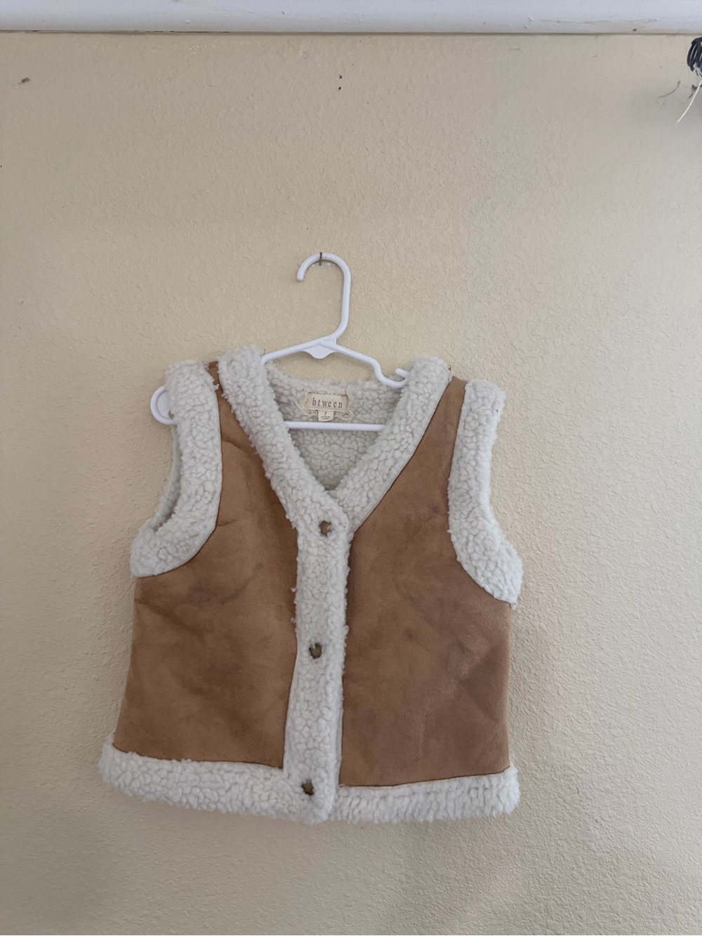 btween Tan and White Sherpa-Lined Kids Vest